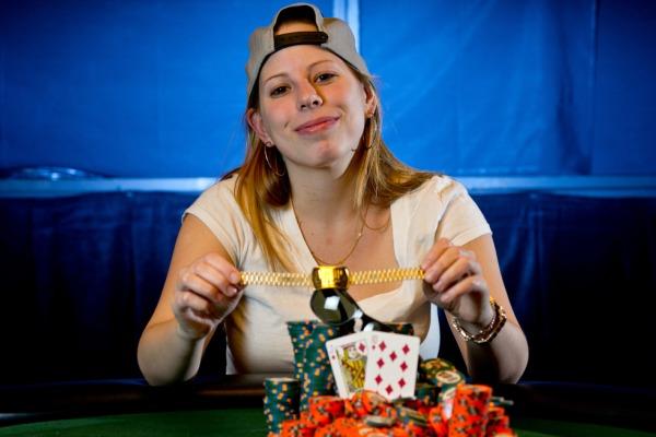 Article image for: LONI HARWOOD MAKES HISTORY WITH $609K BRACELET VICTORY