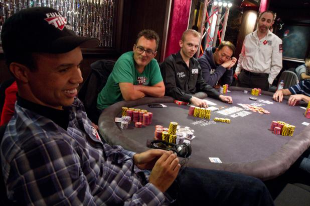 Article image for: PHIL IVEY IS ALL SMILES AS HE SEEKS 9TH WSOP GOLD BRACELET AT WSOPE MAIN EVENT