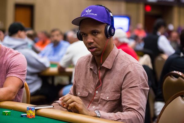 Article image for: RECORDS BROKEN, IVEY CRUSHING AND DAY 1 OF THE MAIN EVENT COMPLETE